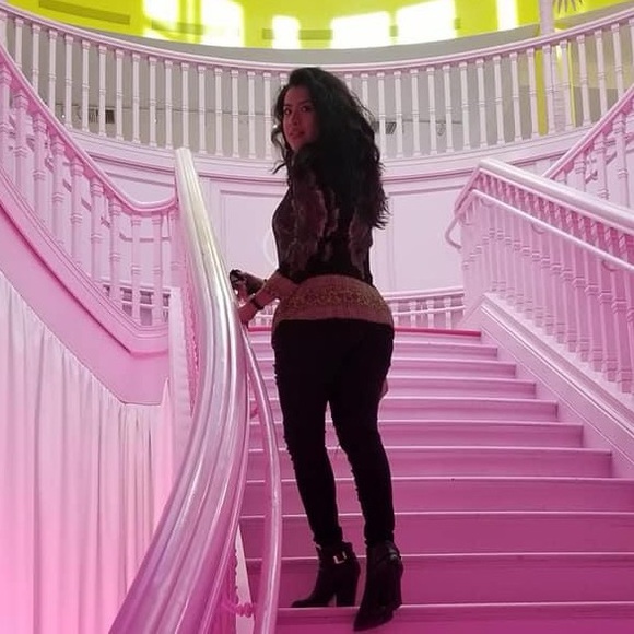 Meet your Posher, Jami 💕 - Picture 12 of 14